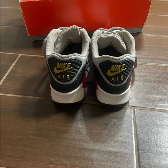 Nike Air Max 90s - Picture 3 of 5